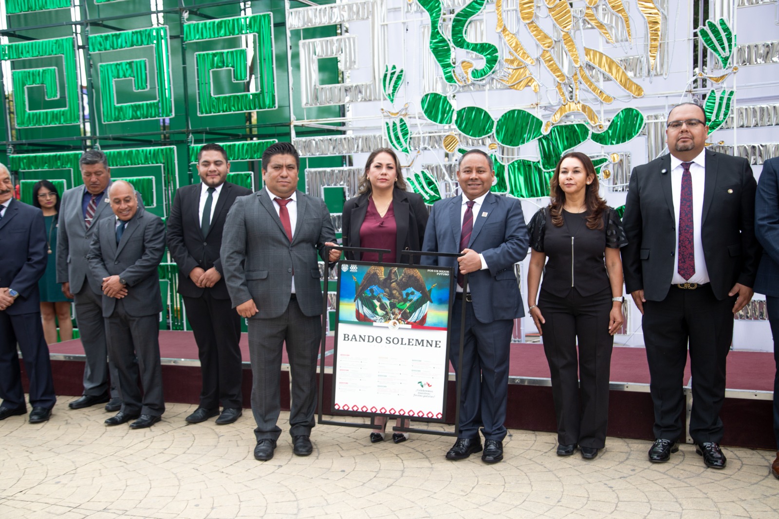 Encabeza Javier Rivera Bonilla izamiento de Lábaro Patrio y colocación de Bandos Solemnes en Apizaco